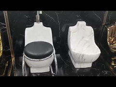 Lưu vực wudu của nhà thờ Hồi giáo với ghế đẩu và vòi